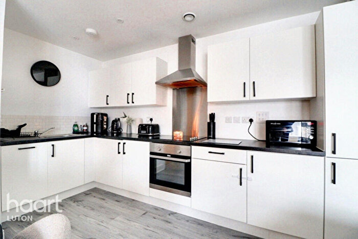 2 Bedroom Apartment For Sale In Birch Road, Luton, LU1