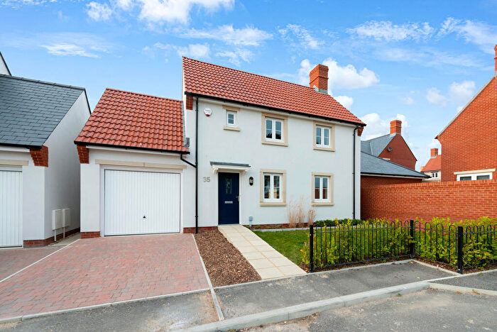 3 Bedroom Detached House To Rent In Chesil View - Weymouth, DT4