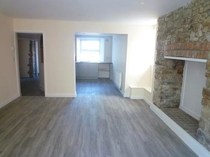 1 Bedroom Flat To Rent In Flat, North Road, EX22