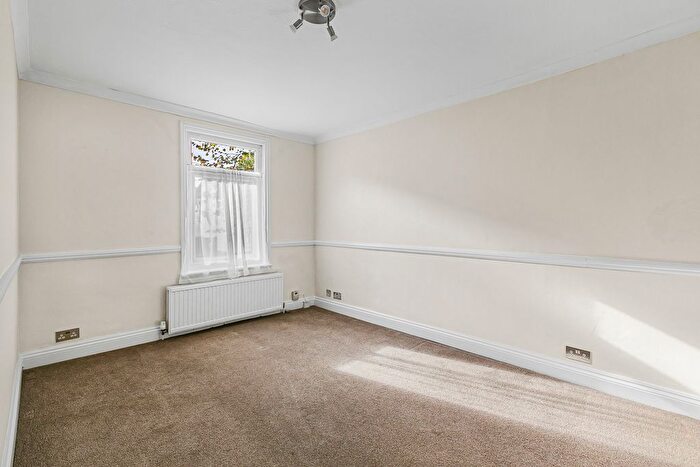 2 Bedroom Maisonette To Rent In Carshalton Road, Sutton, SM1