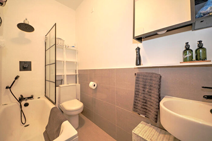 1 Bedroom Flat To Rent In High Road, Whetstone, N20