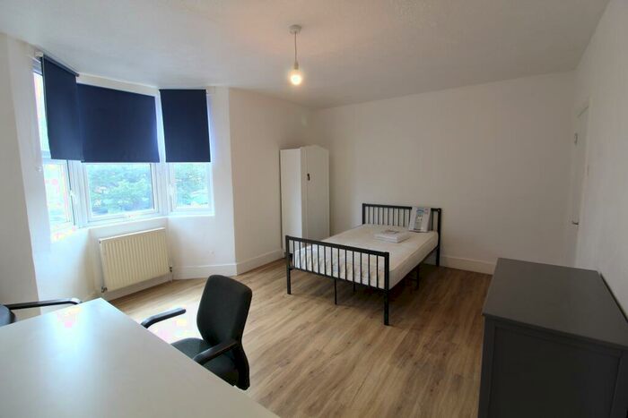 3 Bedroom Maisonette To Rent In New England Road, BN1