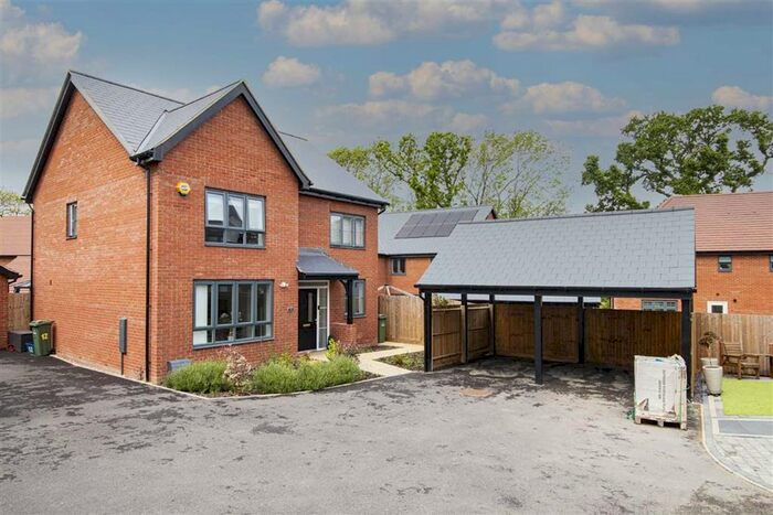 4 Bedroom Detached House To Rent In Friesland Avenue, Whitehouse, Milton Keynes, MK8