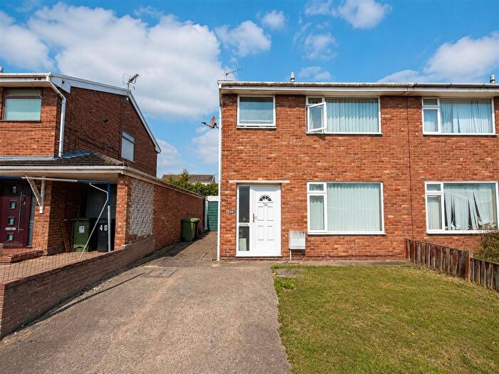 3 Bedroom Semi-Detached House For Sale In Queensway, Gwersyllt, Wrexham, LL11