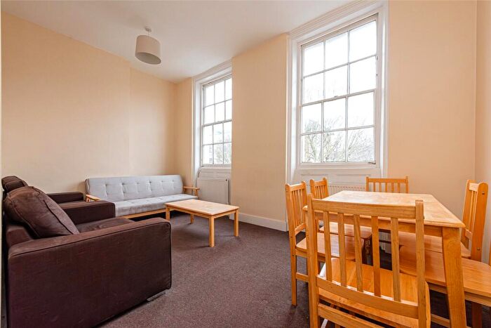 3 Bedroom Apartment To Rent In Eversholt Street, Camden, London, NW1