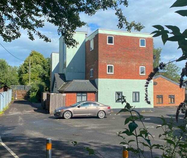 1 Bedroom Apartment To Rent In Station Approach, Romsey, Hampshire, SO51