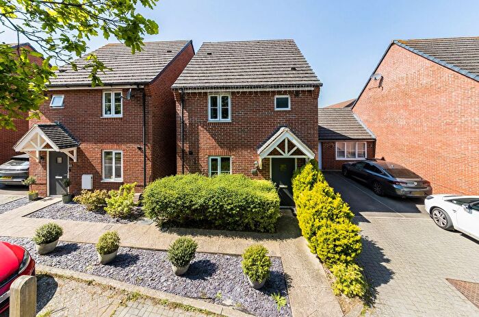 3 Bedroom Link Detached House For Sale In Robin Way, Didcot, OX11