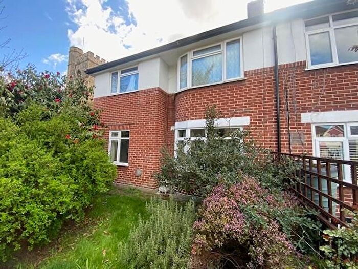 2 Bedroom Maisonette For Sale In St Johns Road, Isleworth, TW7