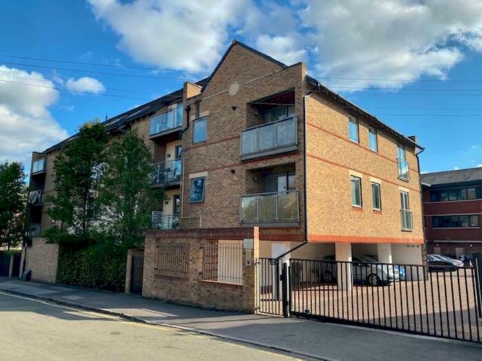 1 Bedroom Apartment To Rent In The Crescent, Maidenhead, SL6