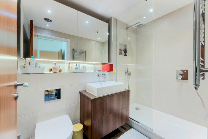 3 Bedroom Flat To Rent In Waterview Drive, Greenwich, SE10