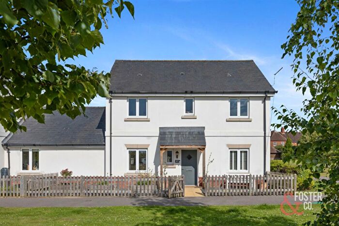 4 Bedroom Link Detached House For Sale In Meadow Drive, Henfield, BN5