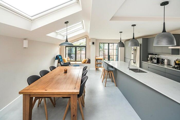 3 Bedroom Semi-Detached House To Rent In Lyndhurst Way, SE15