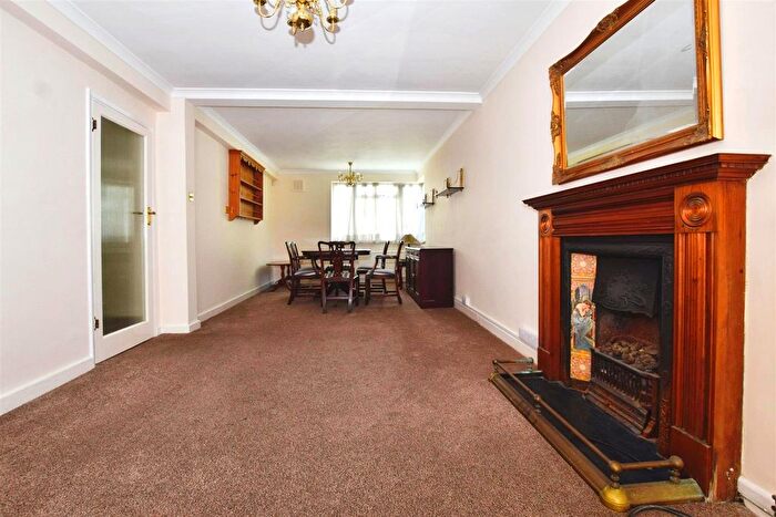 1 Bedroom Flat To Rent In Beech Lawns, North Finchley, N12