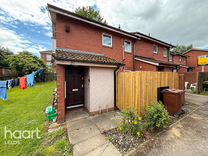 1 Bedroom End Of Terrace House For Sale In Highlands Close, Leeds, LS10