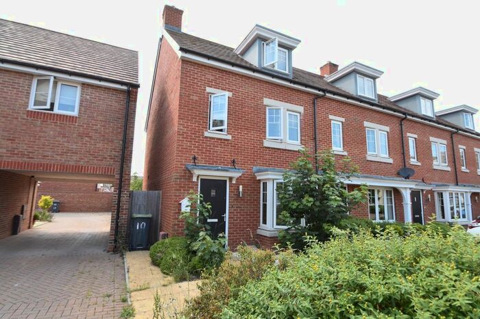 3 Bedroom Town House To Rent In Field Place, Havant, PO9