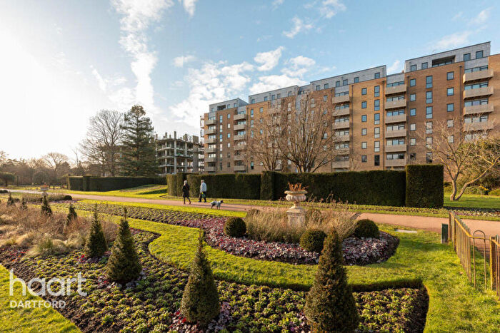 2 Bedroom Apartment For Sale In Founders Court, Dartford, DA1