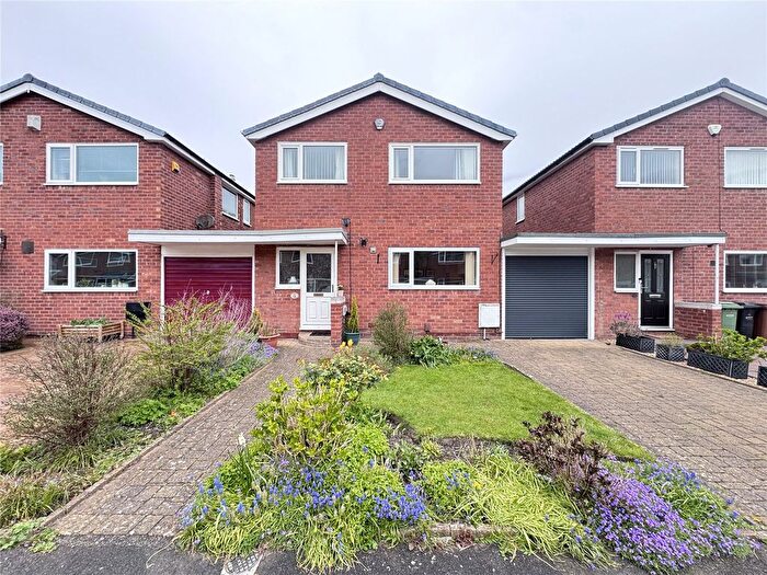 4 Bedroom Link Detached House For Sale In Withypool Drive, Stockport, Cheshire, SK2