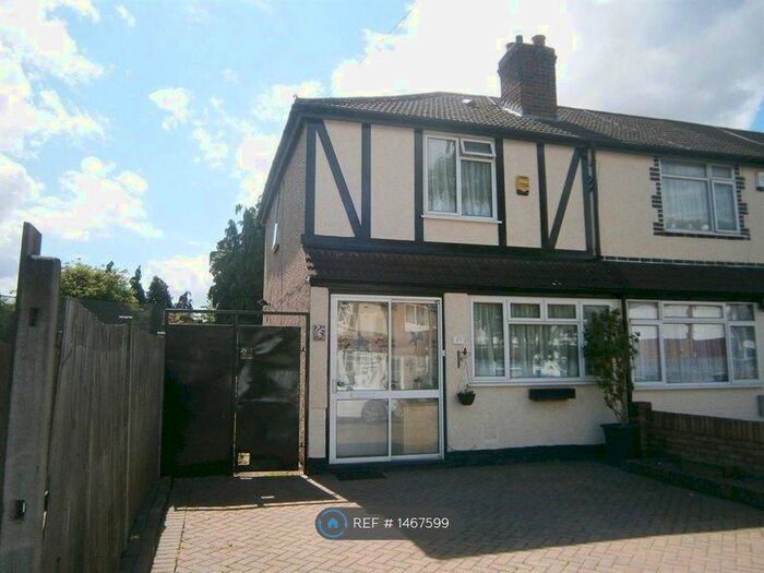 2 Bedroom End Of Terrace House To Rent In Fredora Avenue, Hayes, UB4