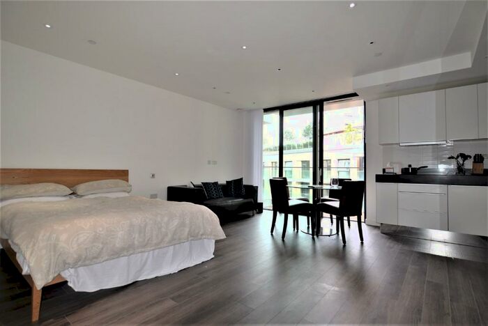 Studio To Rent In Canter Way, London, E1