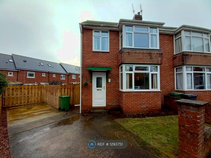 3 Bedroom Semi-Detached House To Rent In Hanover Close, Exeter EX1