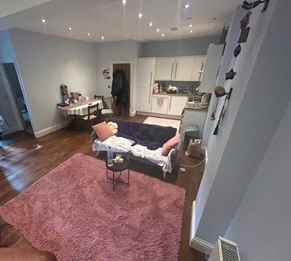 2 Bedroom Town House To Rent In Rotherhithe New Road, London, SE16