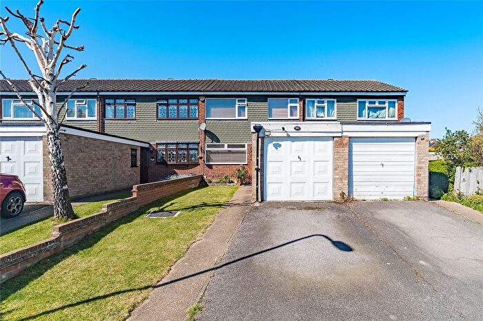 3 Bedroom Terraced House For Sale In Grosvenor Drive, Hornchurch, RM11