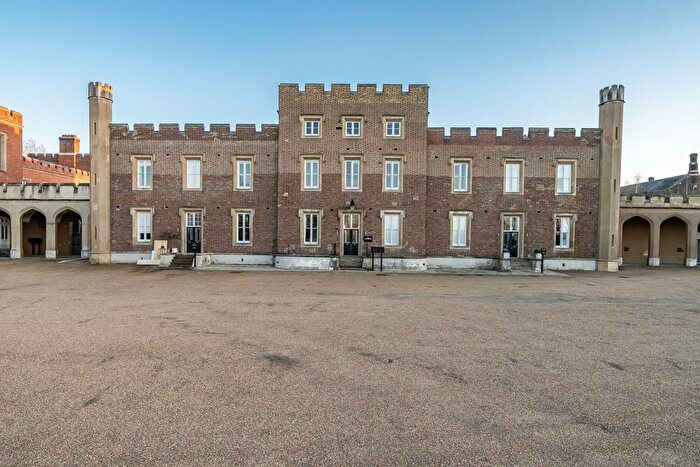 2 Bedroom Flat For Sale In Parade Ground Path, The Royal Academy, Shooters Hill, SE18