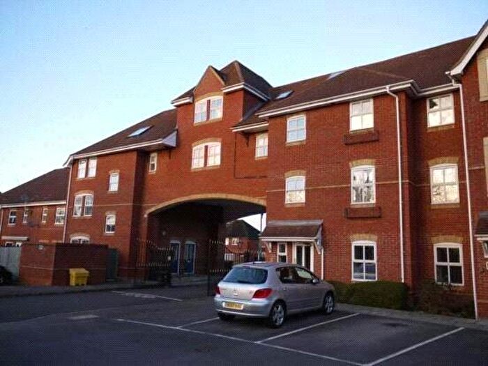 2 Bedroom Flat To Rent In Bevan Gate, Bracknell, Berkshire, RG42