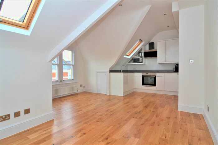 1 Bedroom Flat To Rent In York Street, Twickenham, TW1