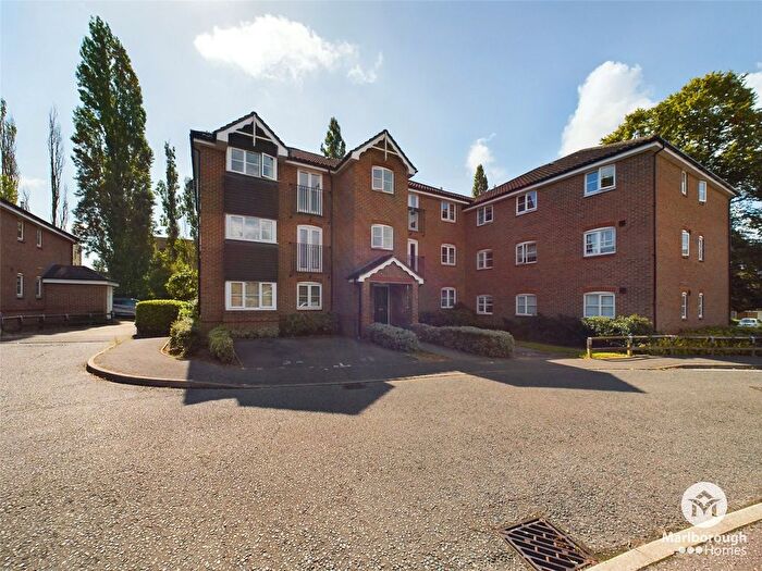 2 Bedroom Flat To Rent In Bryony Close, Loughton, Essex, IG10