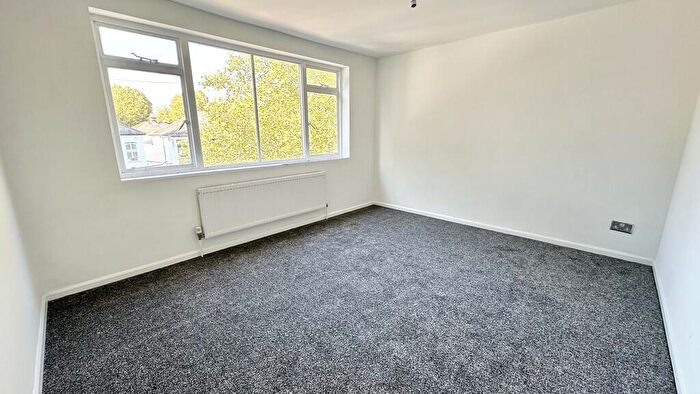 2 Bedroom Flat To Rent In Alexandra Court, Alexandra Road, Southend-on-Sea, SS1
