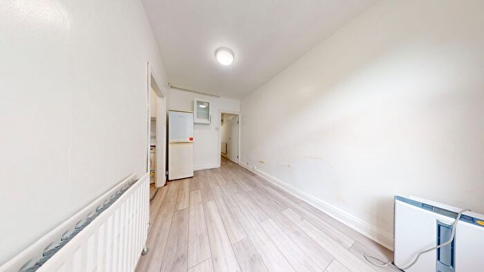 2 Bedroom Maisonette To Rent In Fernthorpe Road, London, SW16