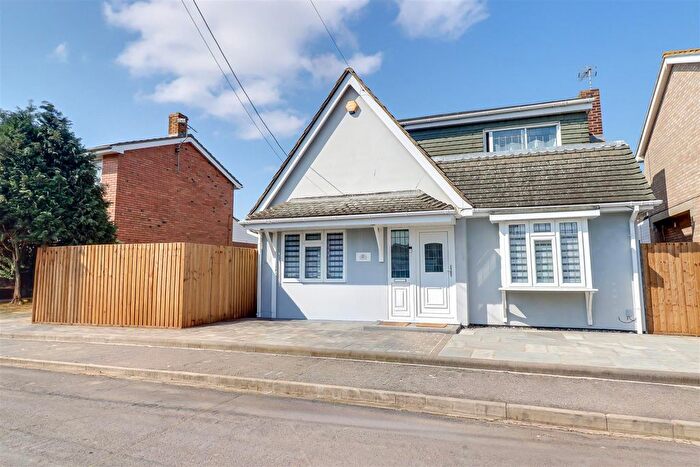 5 Bedroom Detached House For Sale In Zider Pass, Canvey Island, SS8