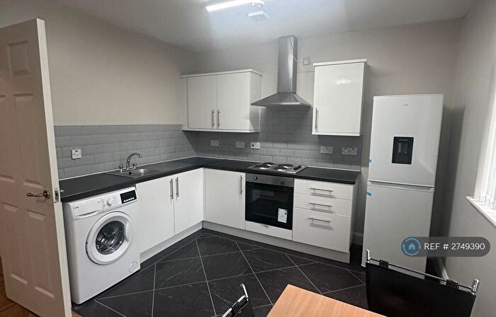 2 Bedroom Flat To Rent In Gladstone Court, Liverpool, L8