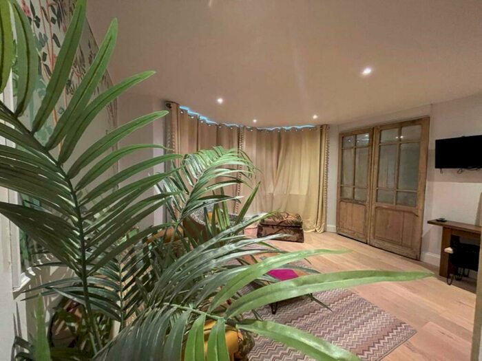 Flat To Rent In West Cliff, Bournemouth .Online Application Only, BH2