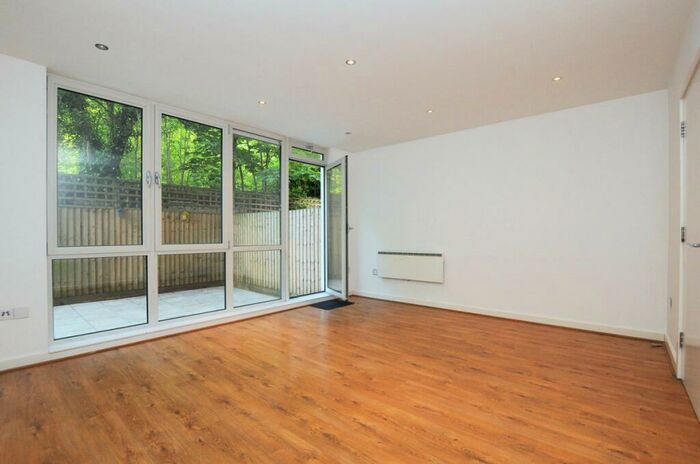 3 Bedroom Maisonette To Rent In Manor Road, Stoke Newington, N16