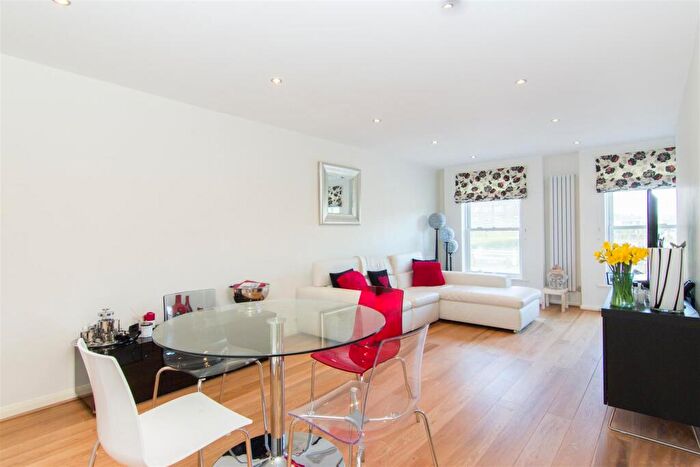 2 Bedroom Flat To Rent In Sheen Lane, East Sheen, SW14