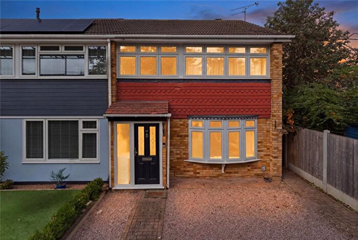 3 Bedroom End Of Terrace House For Sale In West Malling Way, Hornchurch, RM12