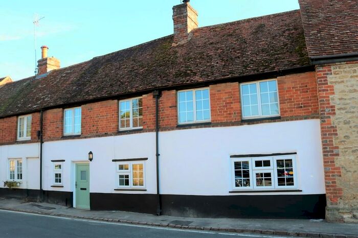 3 Bedroom Cottage For Sale In Cuddington, Buckinghamshire, HP18