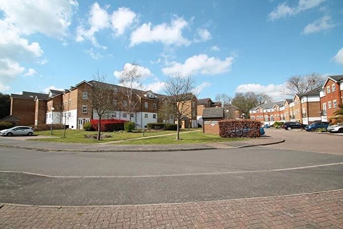 2 Bedroom Flat For Sale In Old Mill Place, Wraysbury, Berkshire, TW19