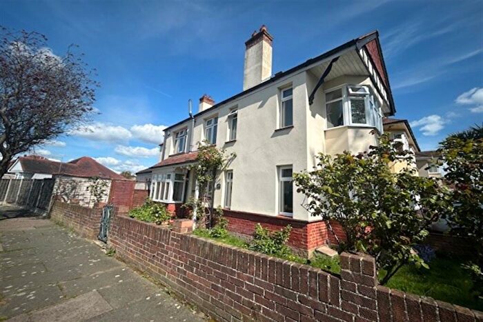 3 Bedroom Detached House For Sale In Northumberland Crescent, Southend On Sea, SS1