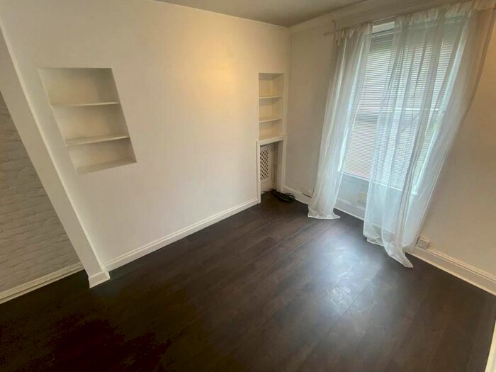 2 Bedroom Property To Rent In Llangyfelach Road, Treboeth, Swansea, SA5