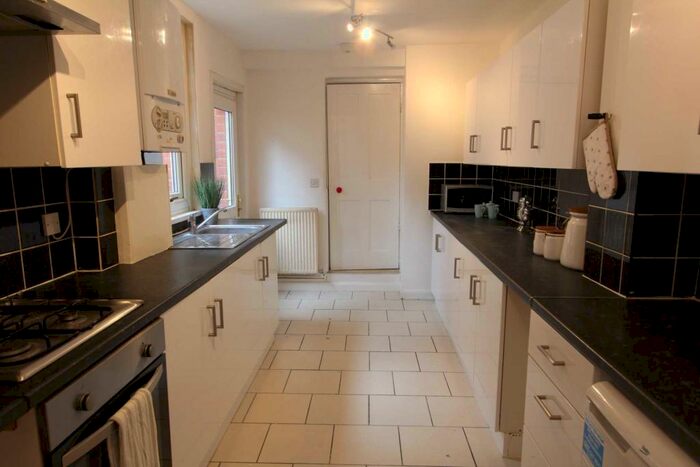 6 Bedroom Terraced House To Rent In Grange Avenue, Uni Area, RG6