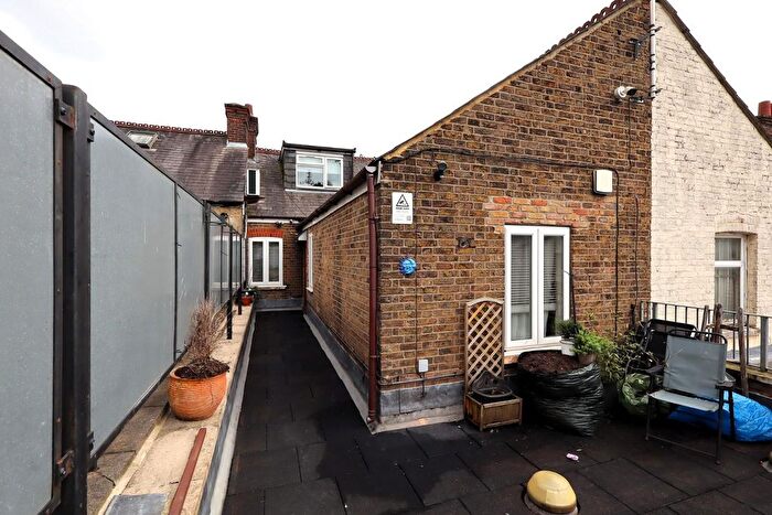 1 Bedroom Flat To Rent In St. Albans Road, Watford, WD24