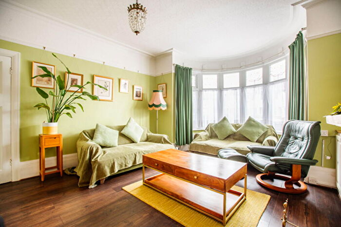 4 Bedroom Terraced House For Sale In Hamstel Road, Southend On Sea, SS2