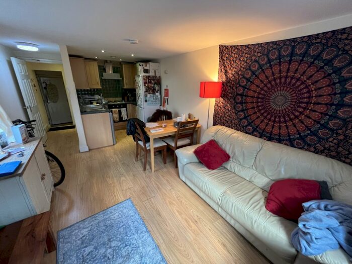 2 Bedroom Flat To Rent In Bed –, Derby Road, Withington, M14