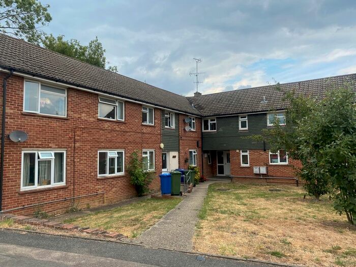 2 Bedroom Flat To Rent In Red Rose, Binfield, Bracknell, RG42