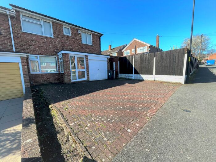 3 Bedroom Semi-Detached House To Rent In Lyons Grove, Birmingham, B11
