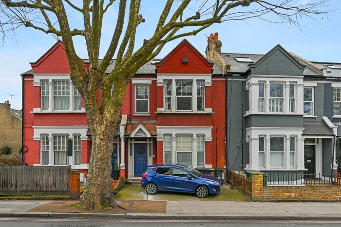 4 Bedroom Flat To Rent In Cavendish Road, South Clapham, London, SW12