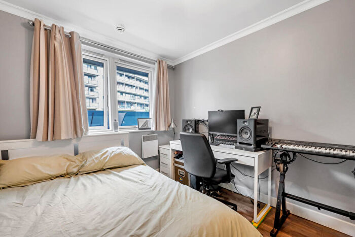 2 Bedroom Apartment For Sale In Leamore Court, Meath Crescent, London, E2 - Photo 3
